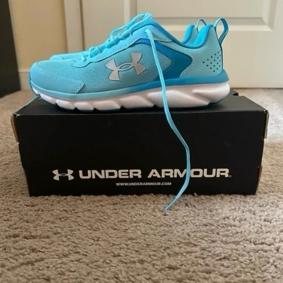 Under Armour Other - Under Armour Kid’s Girls Sneakers Size‎ 5 NWTO UA GGS Assert